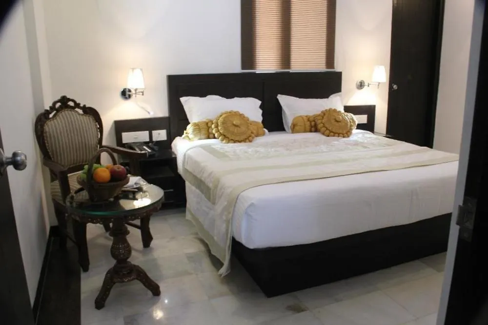 Oyo Flagship Hotel Rudra Palace Agra  4*, Agra (Uttar Pradesh)