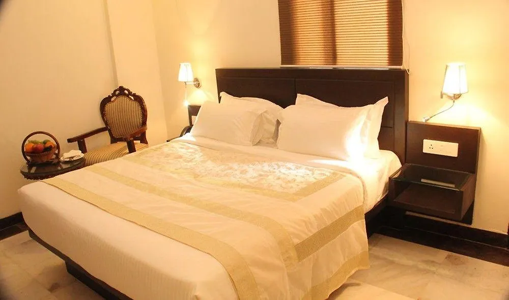 Oyo Flagship Hotel Rudra Palace Agra  4*, Agra (Uttar Pradesh)