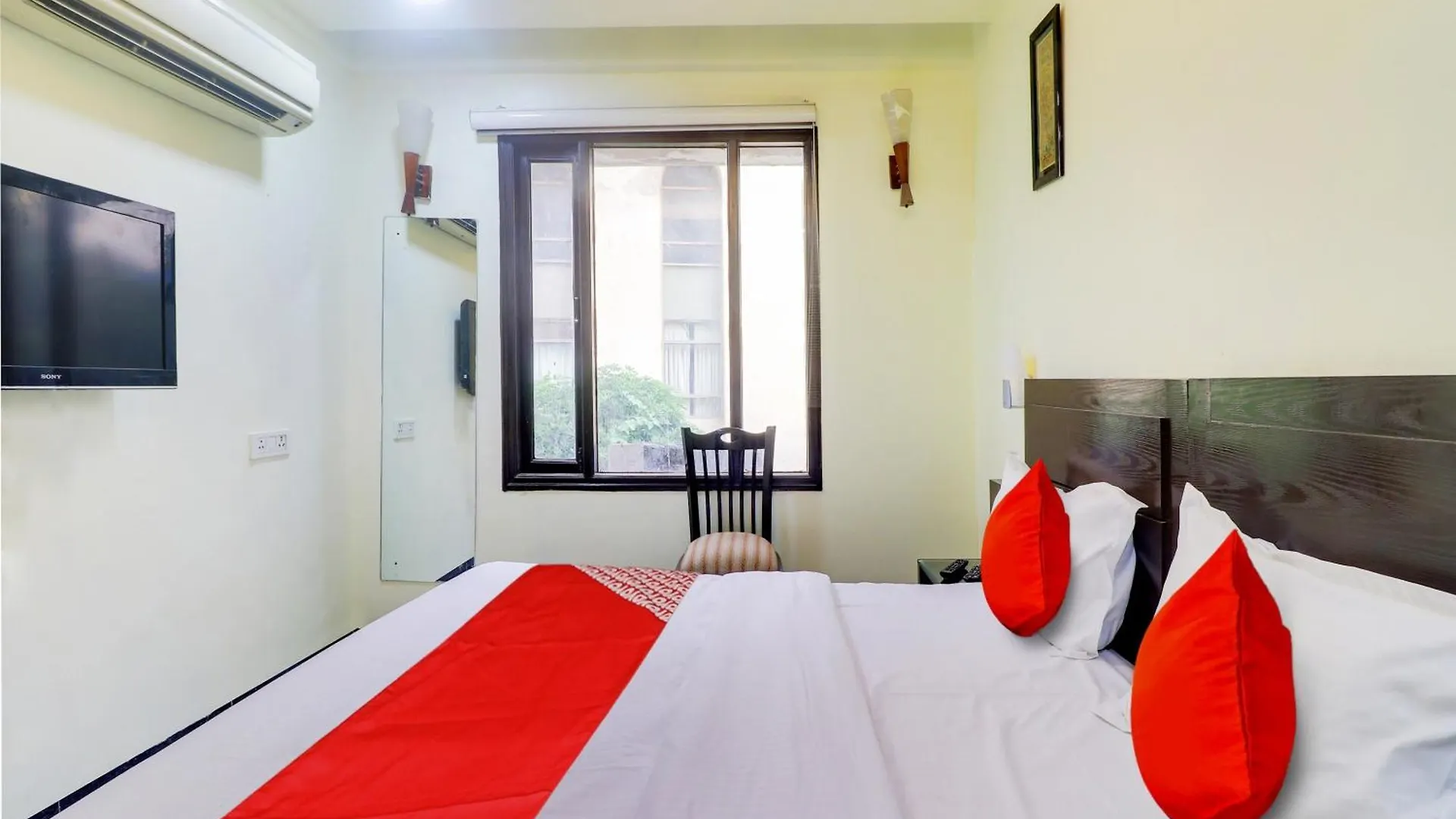 Oyo Flagship Hotel Rudra Palace Agra  4*, Agra (Uttar Pradesh)