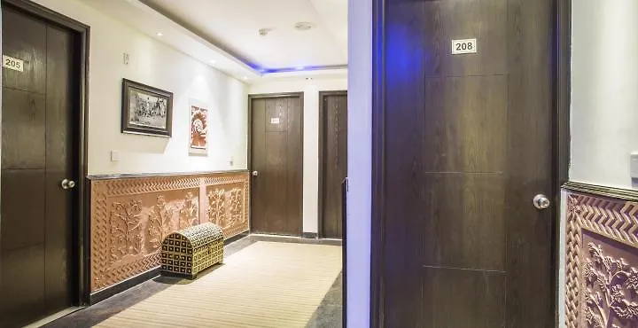 Oyo Flagship Hotel Rudra Palace Agra  4*, Agra (Uttar Pradesh)