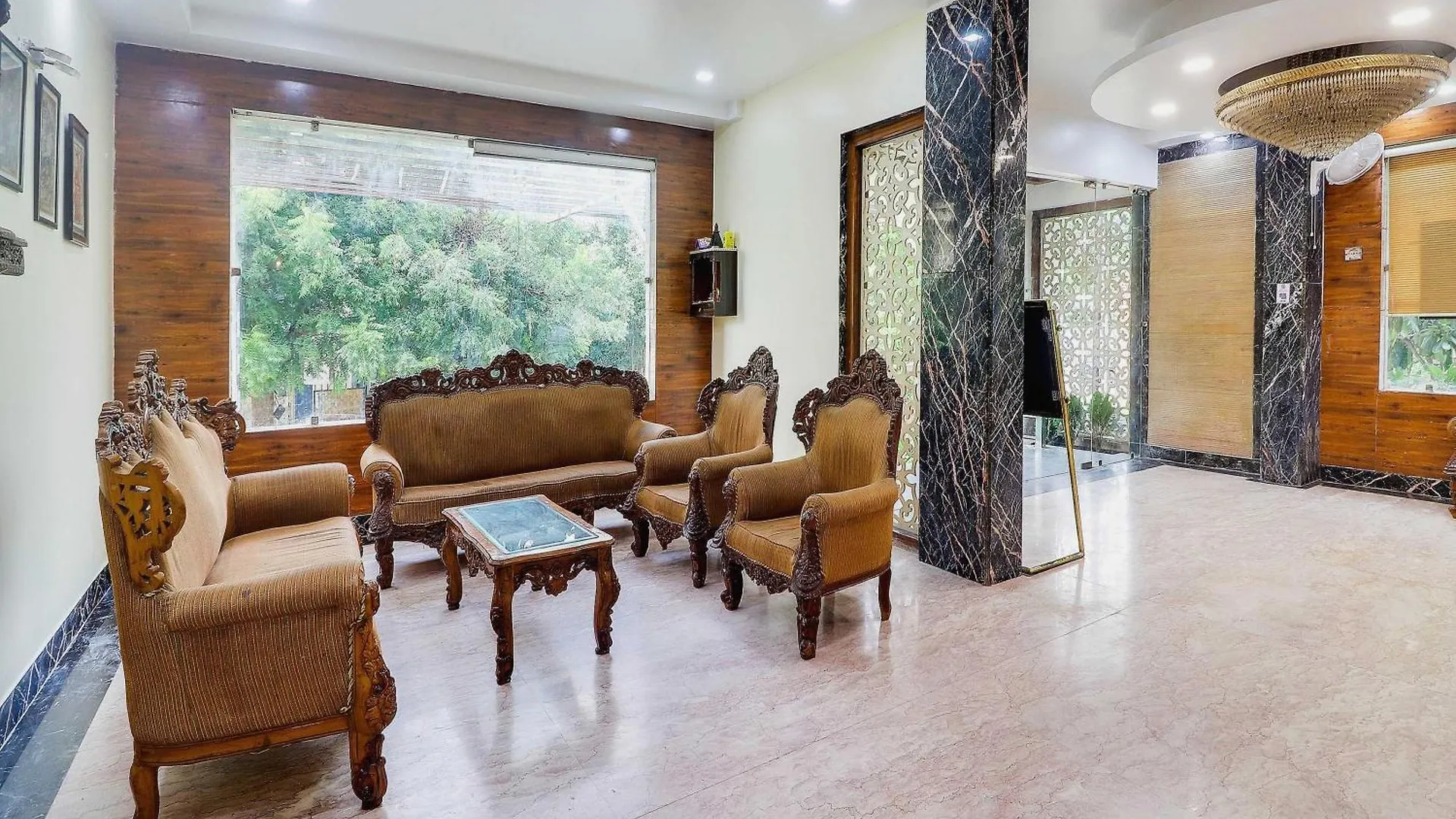 Oyo Flagship Hotel Rudra Palace Agra  4*, Agra (Uttar Pradesh)