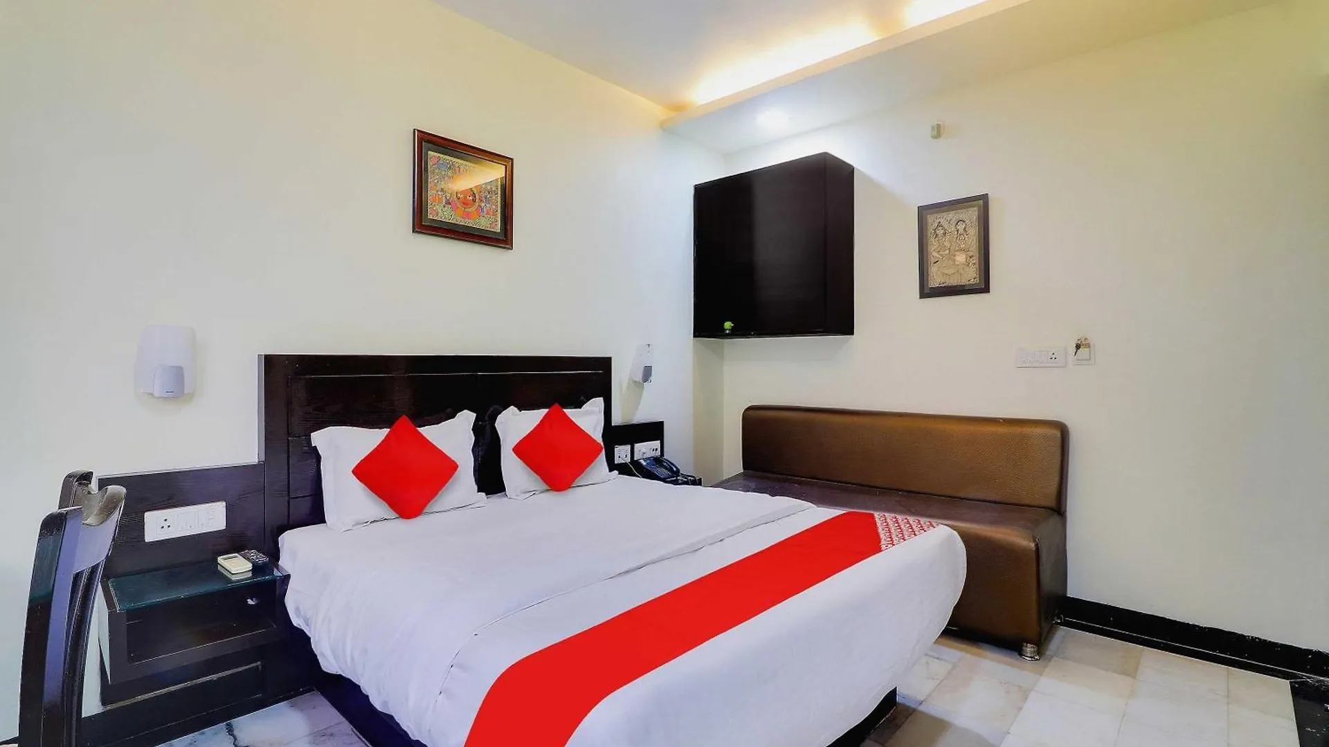 Oyo Flagship Hotel Rudra Palace Agra  4*, Agra (Uttar Pradesh)