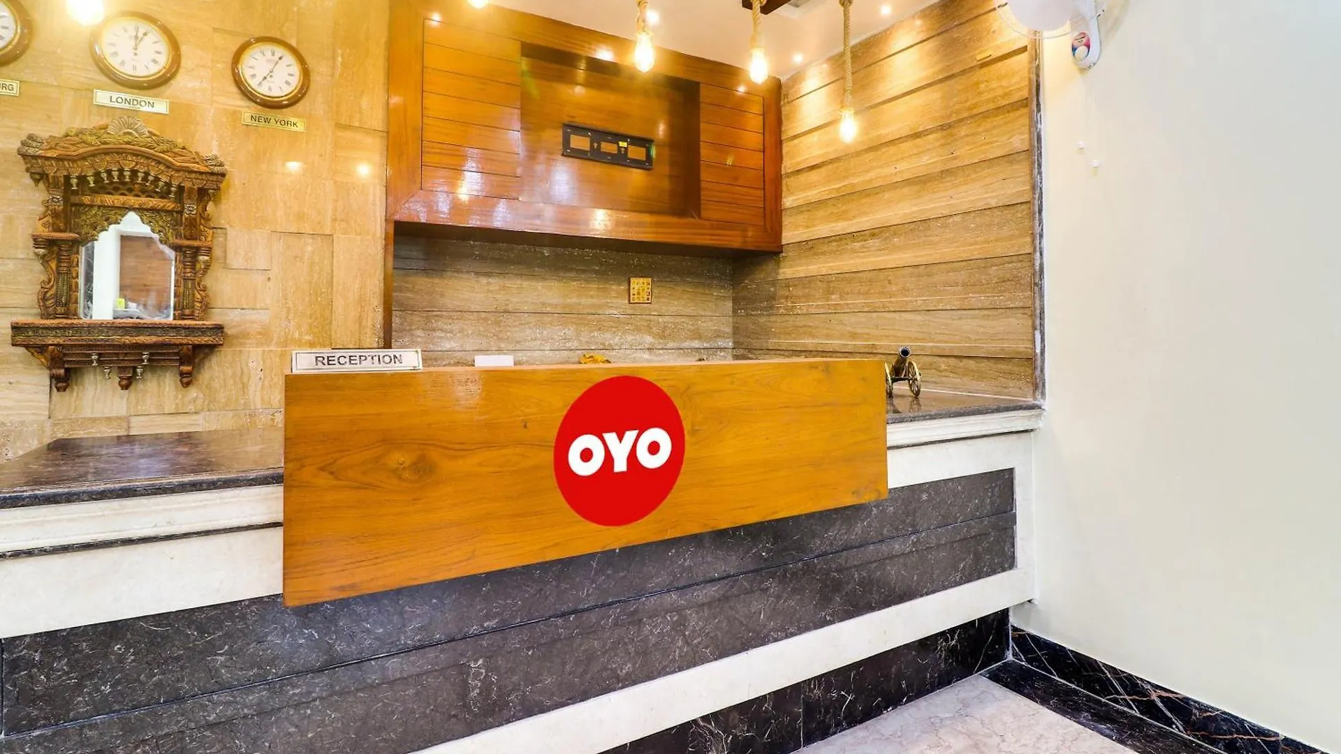 Oyo Flagship Hotel Rudra Palace Agra  4*, Agra (Uttar Pradesh)